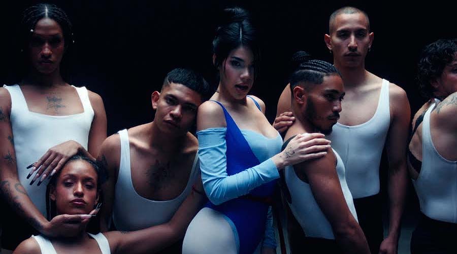 Kenia Os conquista corazones con “UNA Y OTRA VEZ”