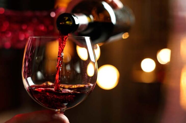 Hallan vínculo entre tipos de bebidas y ciertos trastornos