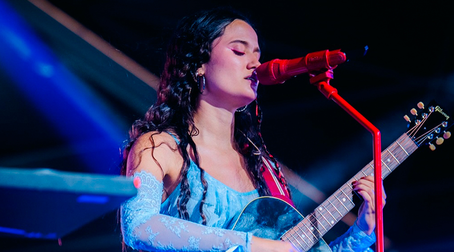 JOAQUINA desata euforia y brilla en su debut Tecate Emblema