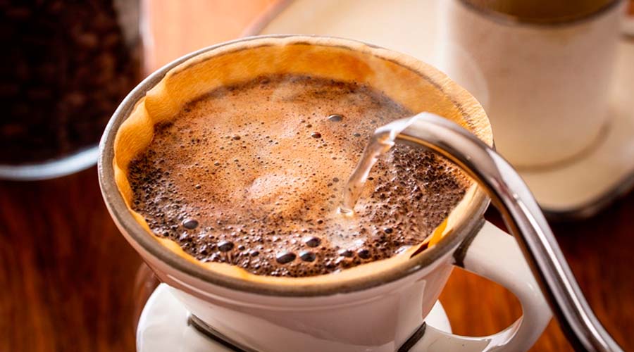 El consumo diario de café impacta la función renal