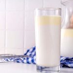 Una niña de California a punto de morir tras beber leche cruda